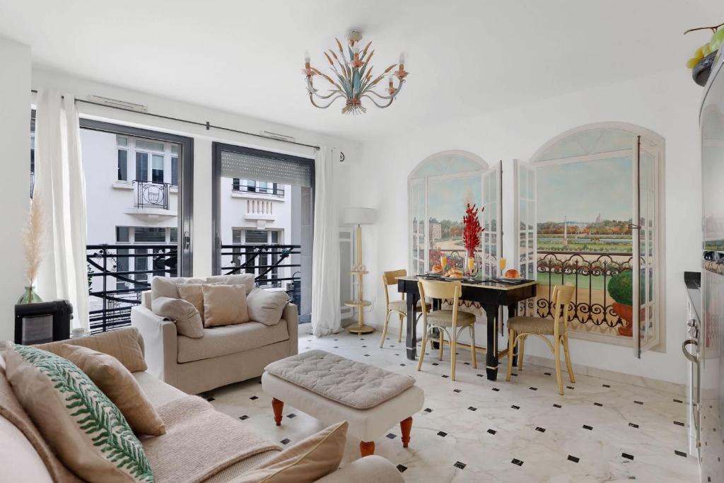 BnBNova - Madeleine & Champs-Élysées - 2BR 2BA with Balcony - 2