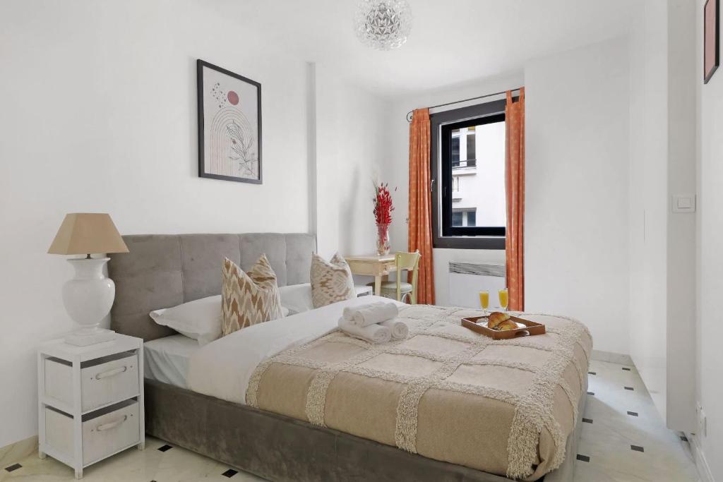 BnBNova - Madeleine & Champs-Élysées - 2BR 2BA with Balcony - 3