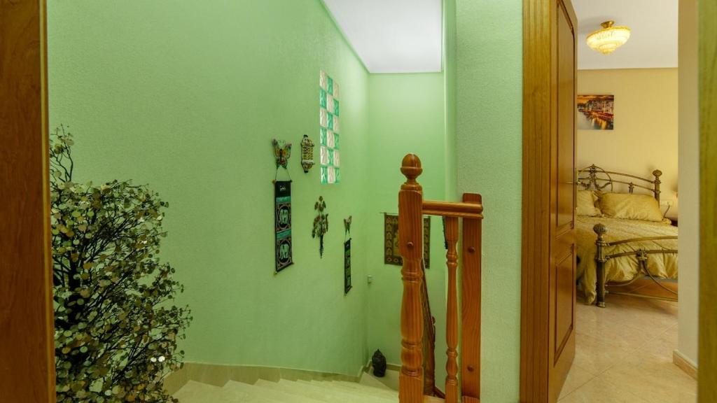 Stylish Villa near beach & pool access - 5