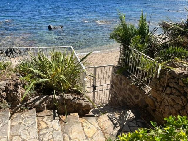 Waterfront villa between Cannes and St-Tropez - 1