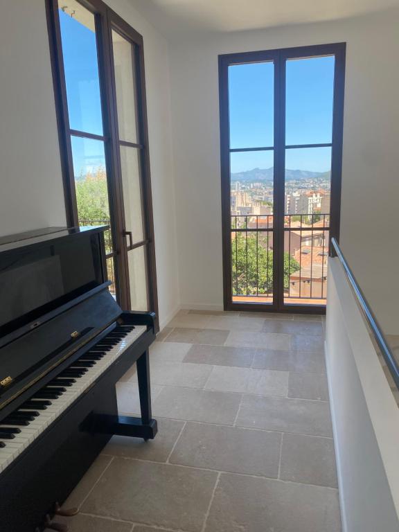 Maison 6 chambres avec piscine privée et vue panoramique- Marseille Vauvban - 2