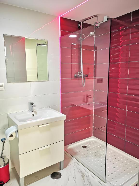 Apartamentos Ofis - Estudio Morado - 4