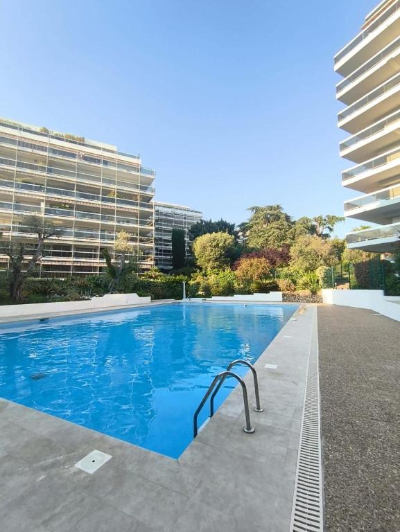 Apartment with sea view terrace and swimming pool - 3