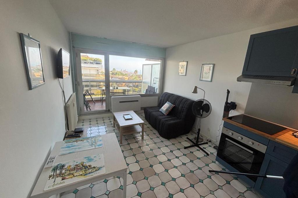 Apartment with sea view terrace and swimming pool - 2