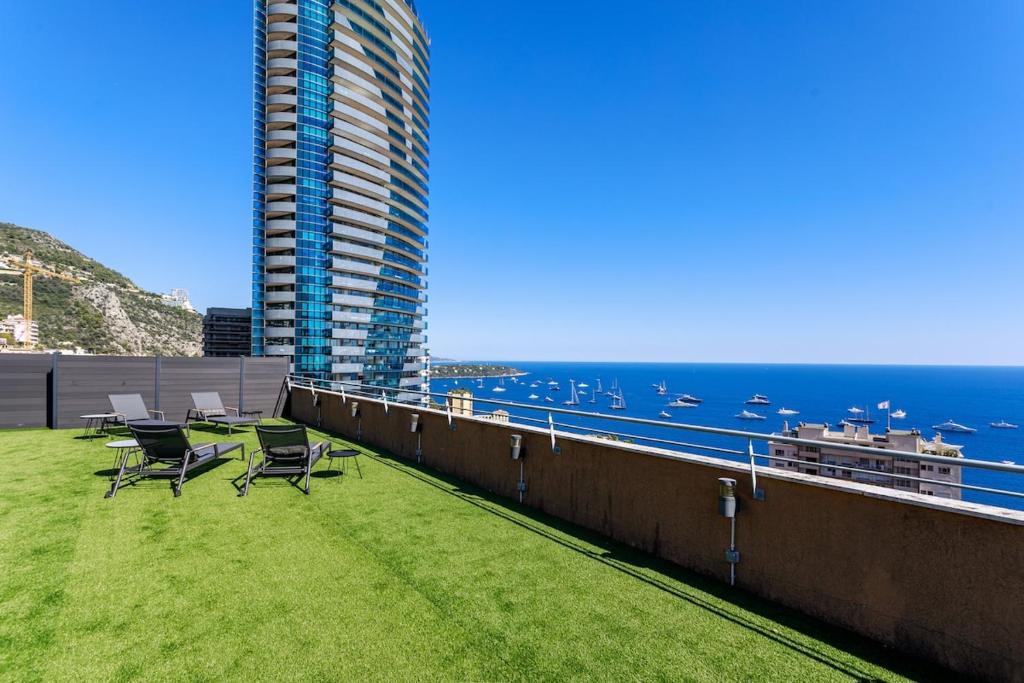 Modern & sumptuous penthouse on Monaco's doorstep - 1
