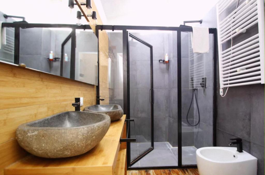 Stylish Paris Stay with Excellent Metro Access - 3