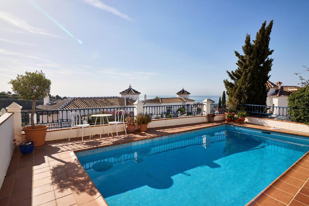Stunning villa with private pool - 1