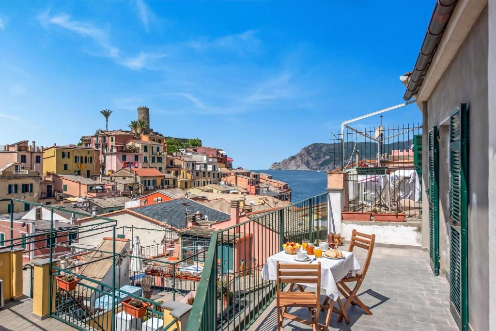 High Roof Apartment - Happy Rentals - 1