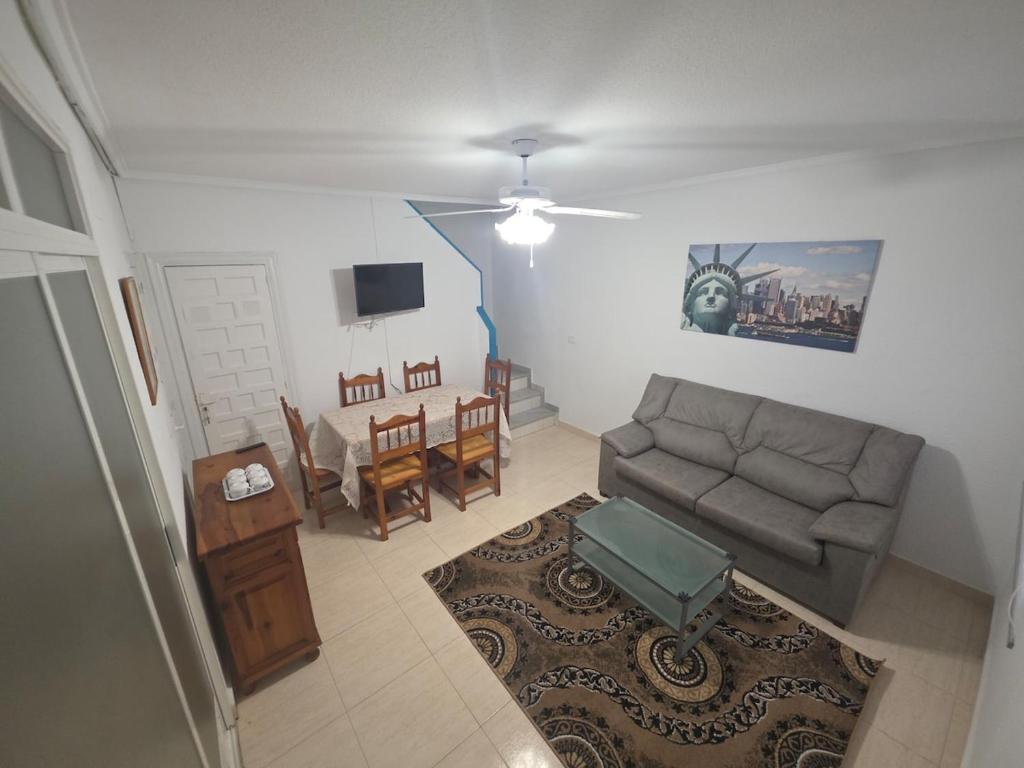 Bungalow in Santa Pola with 4 rooms - 1