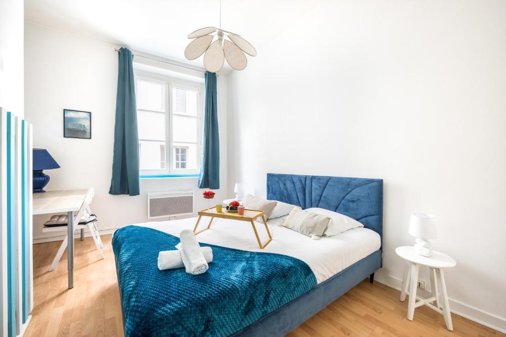 BnGo I Le Coeur Lyonnais I 3 chambres, 2 salles de bain, hypercentre, 3ème étage sans ascenseur - 4