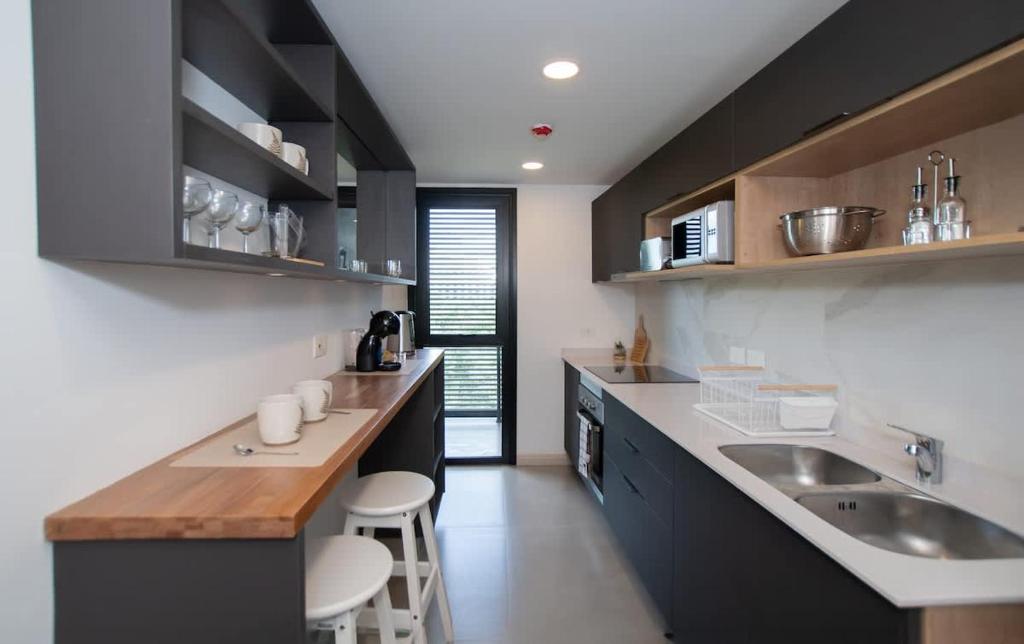 Spacious Unit with Gym Pool and Great Location - 3