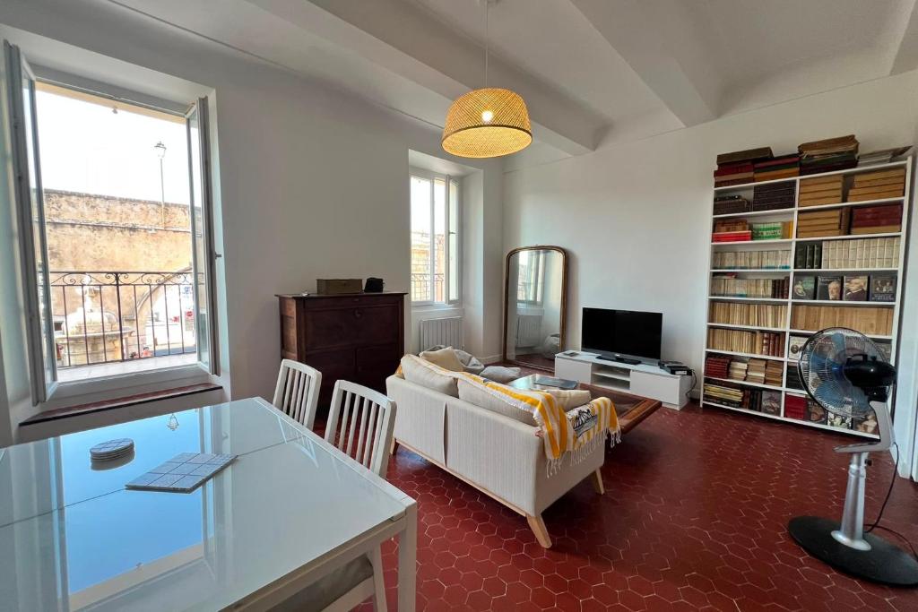 Newly renovated apart in the heart of Old Antibes - 5