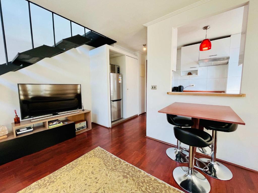 Modern Urban Loft - City Views - 4