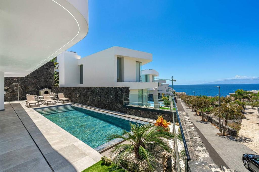 Exclusive private villa with endless ocean views - 1