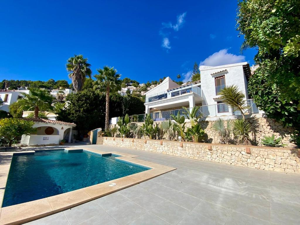 Beautiful villa with splendid view and private pool - 3