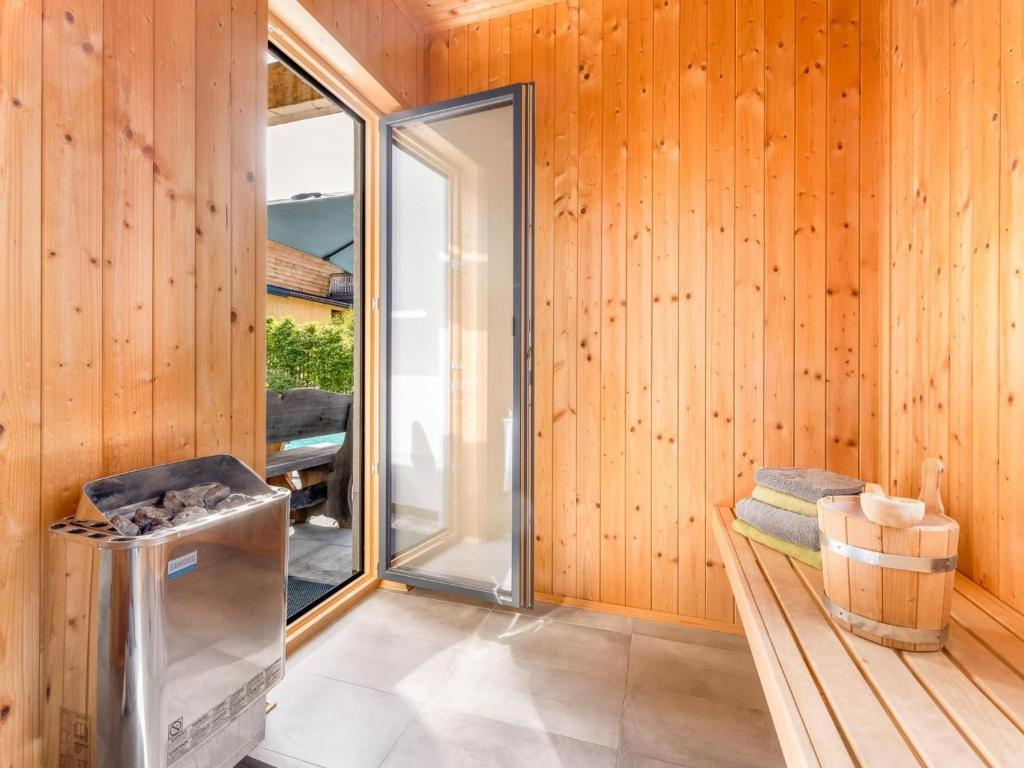 Chalet Alpenzauber mit beheiztem Pool, Inzell - 4
