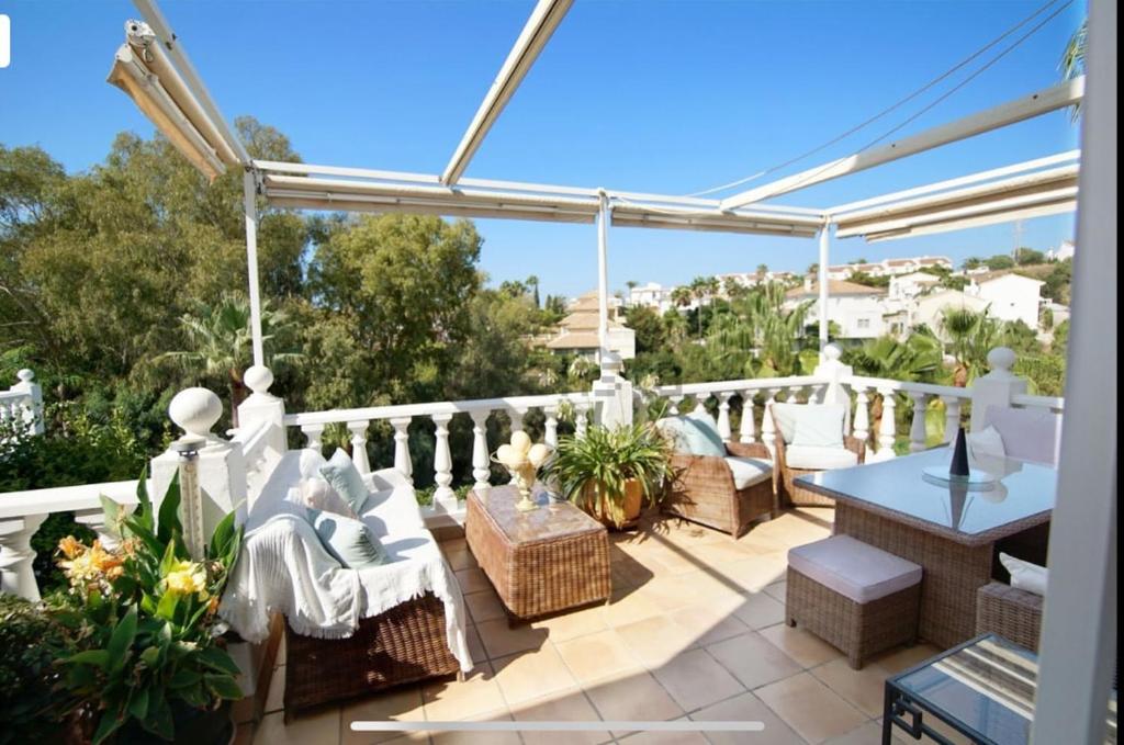Large, elegant house near beach and amenities - 3