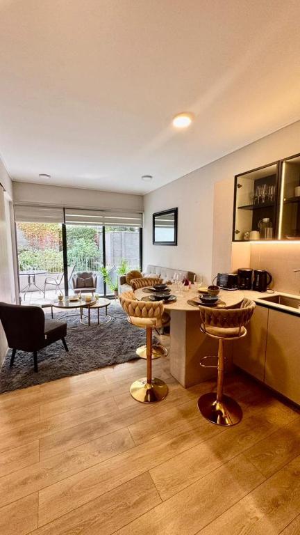 Moderno full equipado,Lavadora,parking,pet friendly,piscina - 3