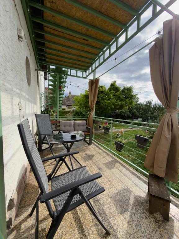 TheCozyHouse Novi Sad, Private Garden Retreat - Pet Friendly - Walk to Center - 1