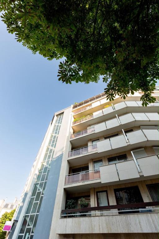 Trocadero - Elegant 2BR - Terrace - 3