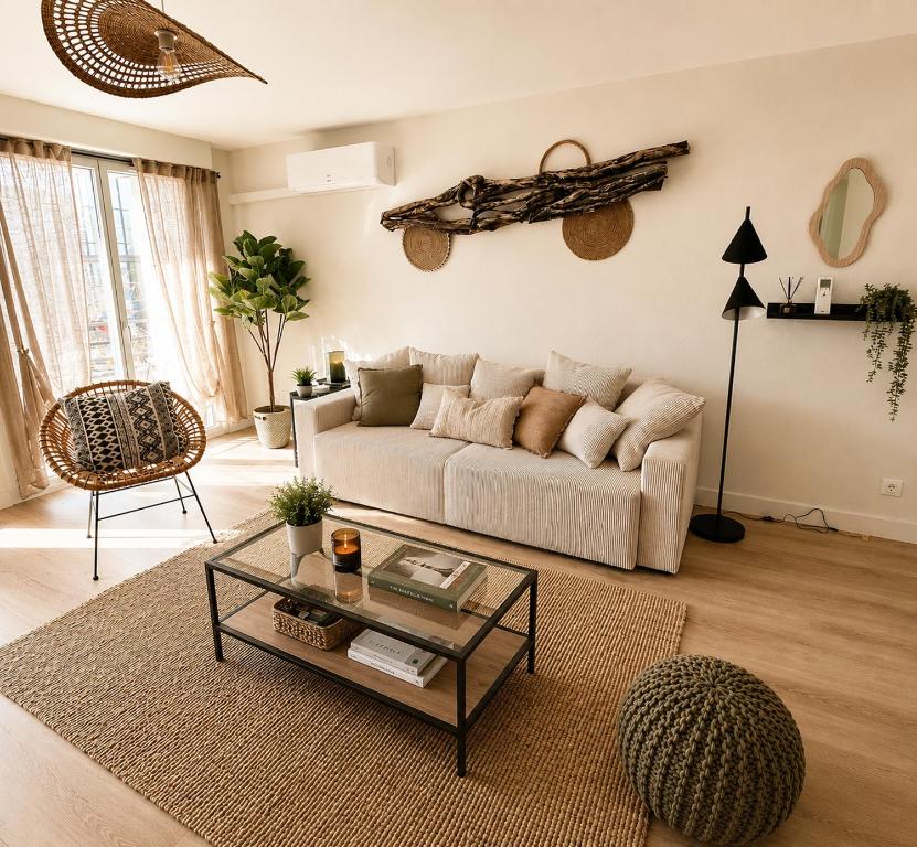 Moderne et Cosy T2 - Parking & Clim & Piscine & Balcon - LYON 25 min - 3
