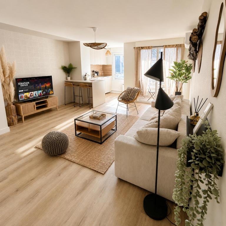 Moderne et Cosy T2 - Parking & Clim & Piscine & Balcon - LYON 25 min - 2