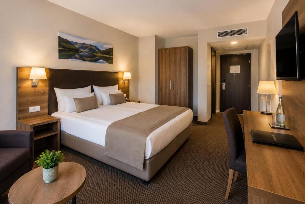 Hotel M K - 2