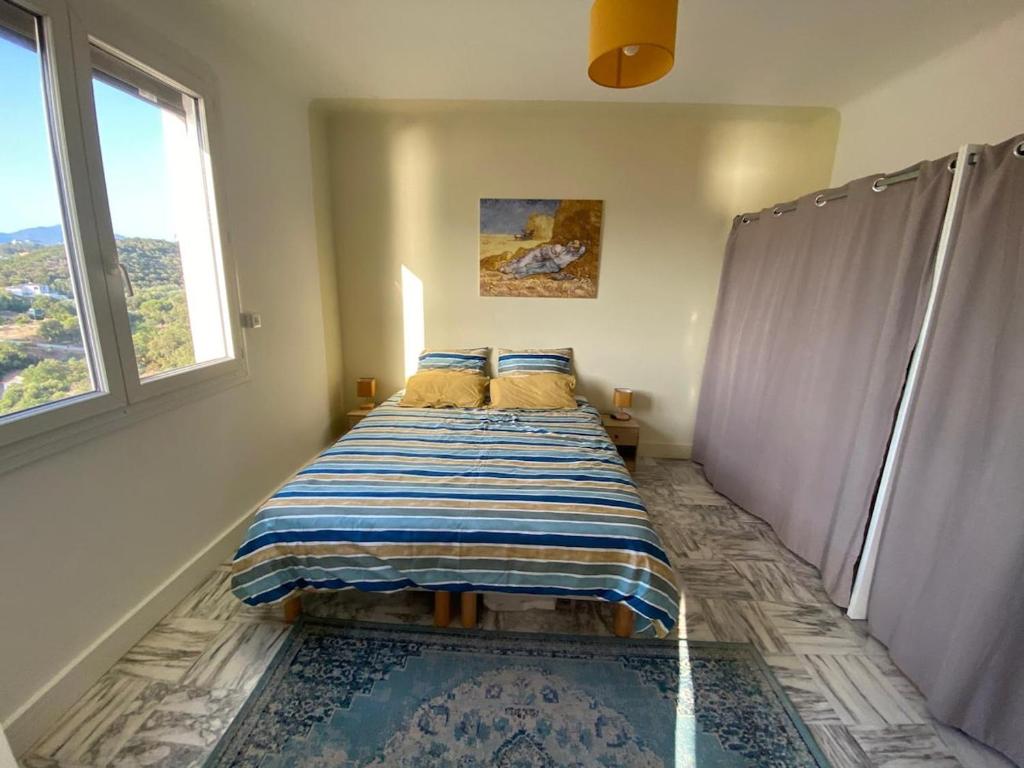 Luxury two bedroom apartment in Ajaccio panoramic views everything within walking distance - 3