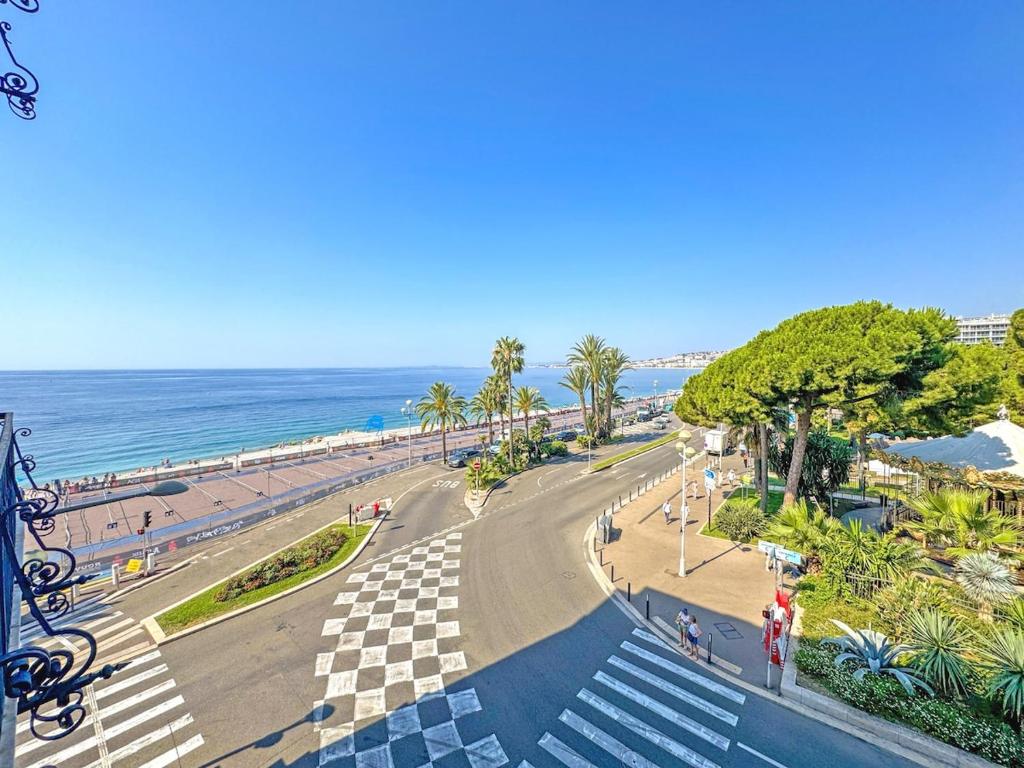 Elegant Seafront Loft Old Town Nice - 2