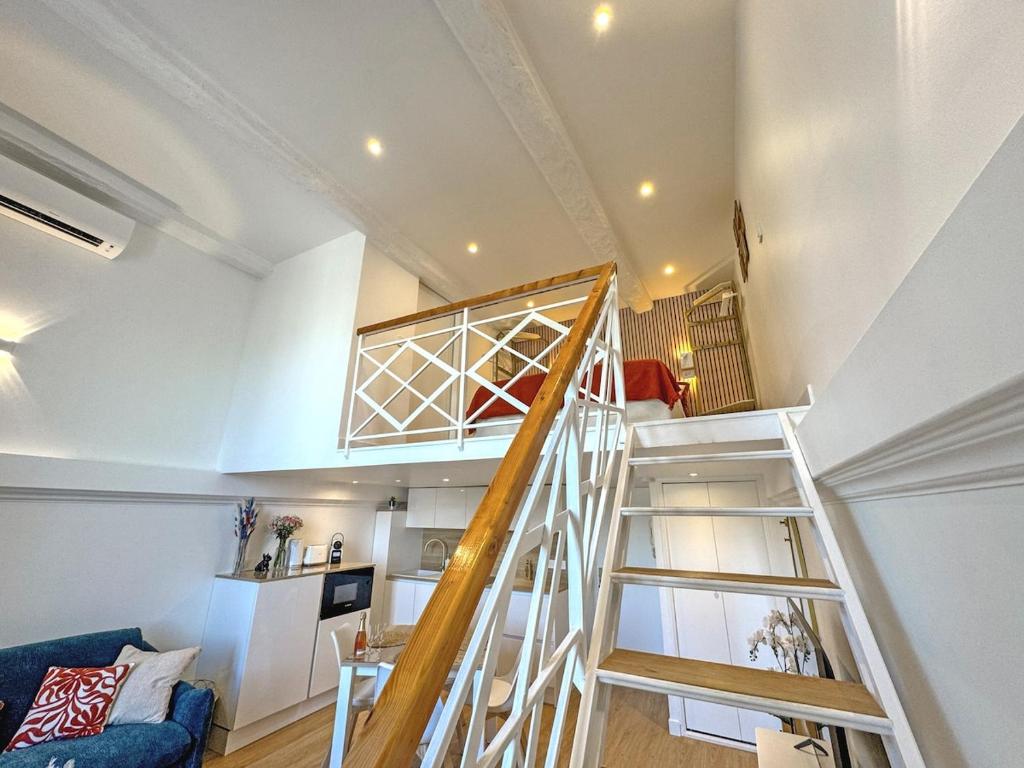 Elegant Seafront Loft Old Town Nice - 3