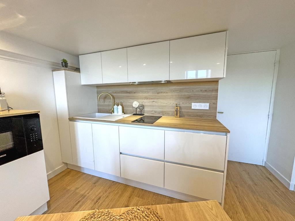 Elegant Seafront Loft Old Town Nice - 4