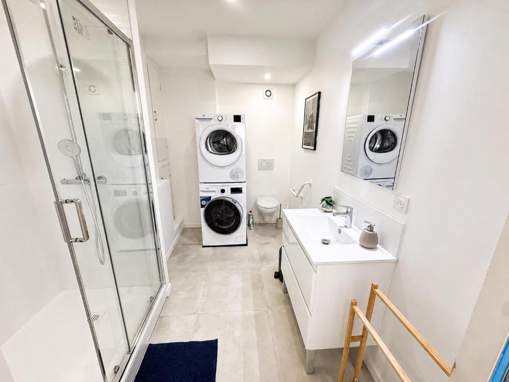 Cosy logement 5 chambres 100m2, Nîmes centre ville, Draps et serviettes, Climatisé, Parking gratuit, TGV, Arènes à pied 5 minutes - 4