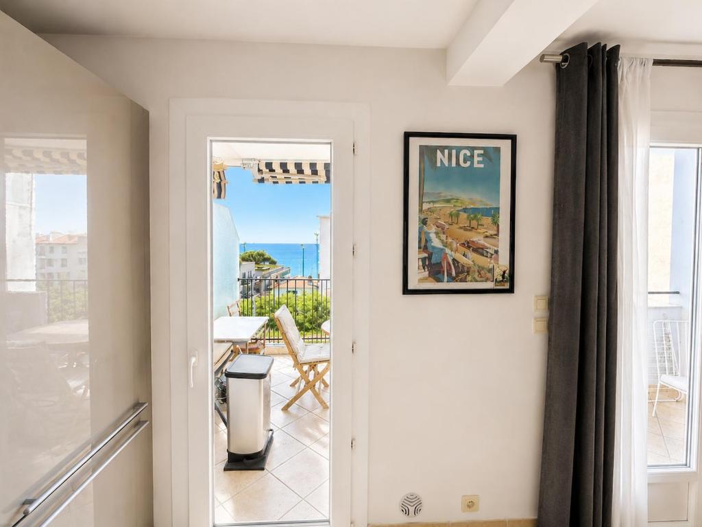 Sea view, beach within walking distance, Juan-les-Pins - 2