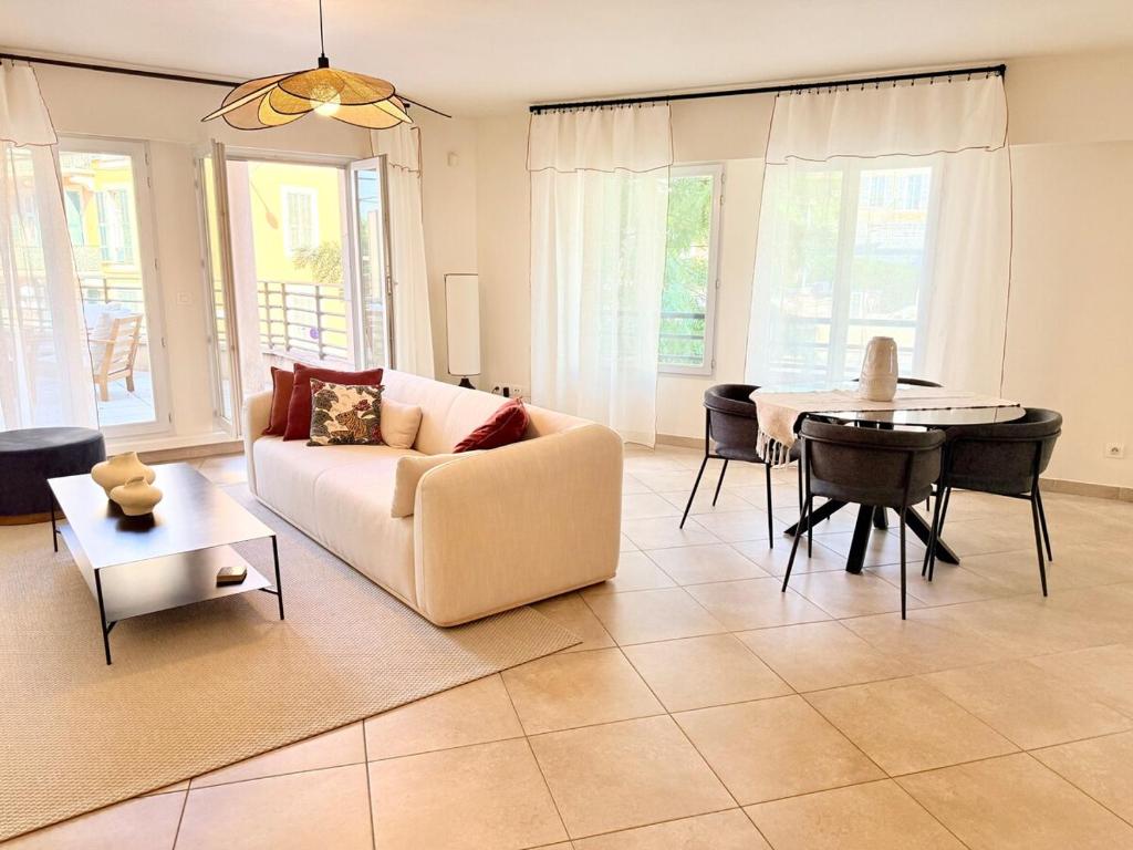 Elegant 2-bedroom apartment, luxury residence, large terrace - 4