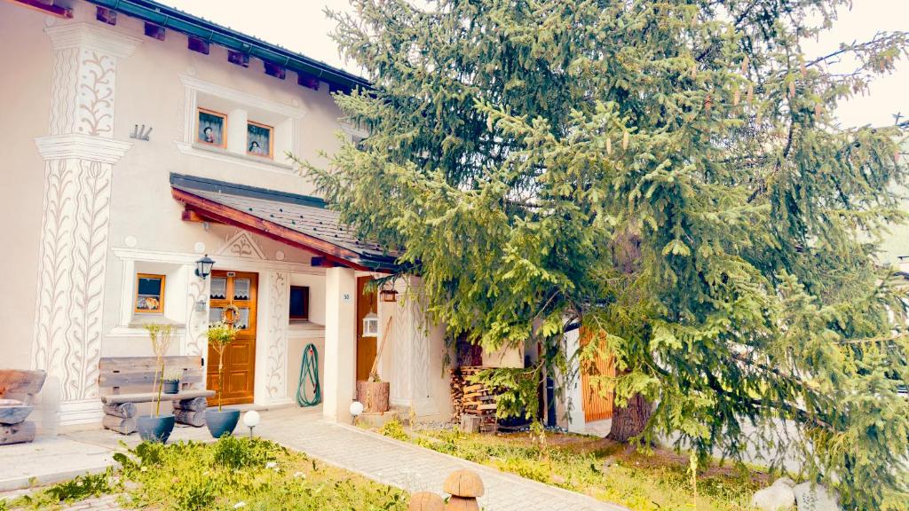 Alpine Home with Lounge - 10 min from St Moritz - 2