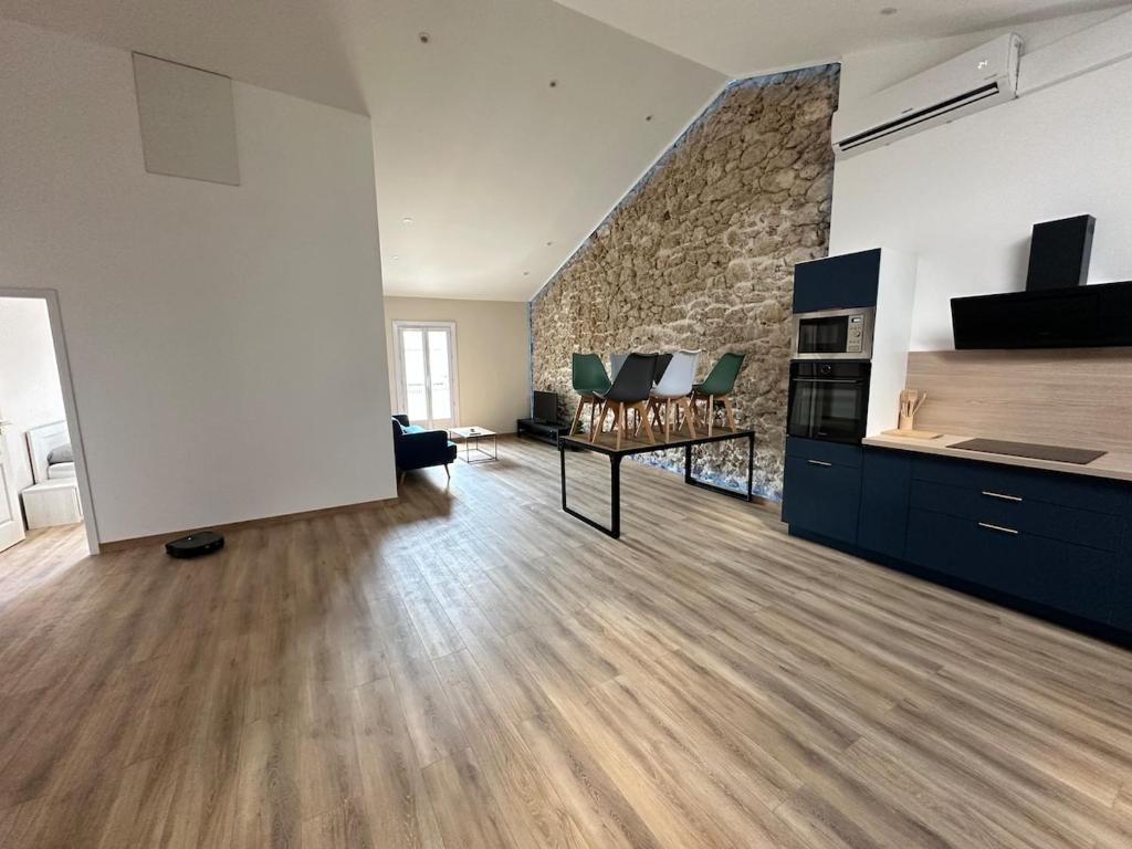 Large renovated apartment in the heart of Beziers - 1
