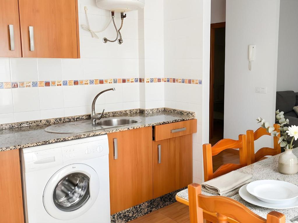 Apartamentos Tranquilos Conil Facil Aparcamiento con patio interior solo capetamos familias y parejas - 3