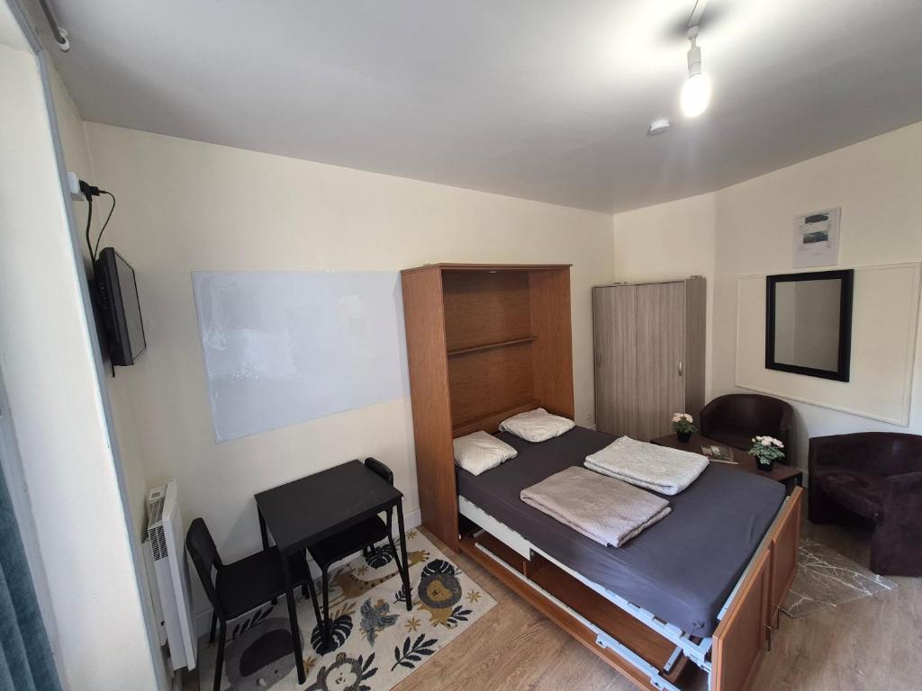 spacieux studio Paris Gambetta - 4