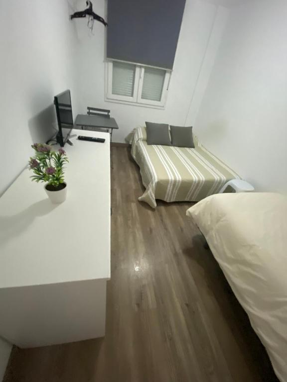 Apartamento Cerca Aeropuerto, FERIA, metro ,bus - 2