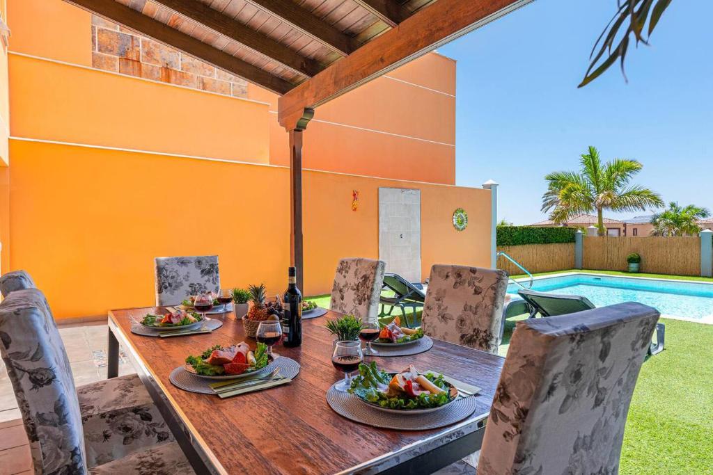LUXURY VILLA with sea view, heated pool - 4