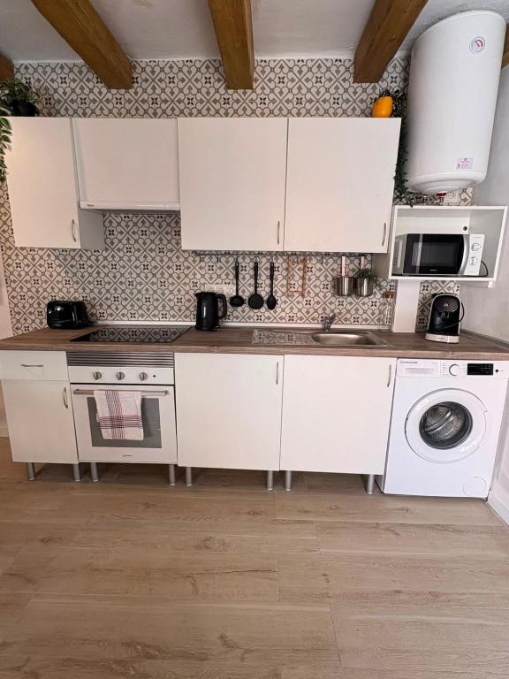 New Apartment Near City Center & Mountain - 2