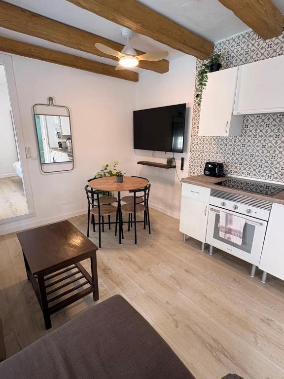 New Apartment Near City Center & Mountain - 4