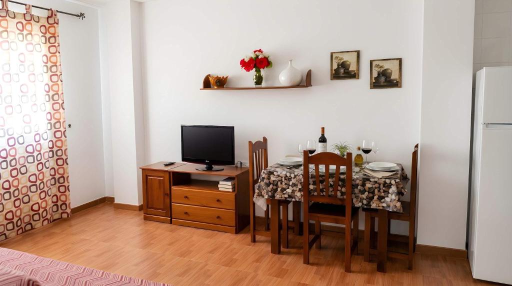 Apartamento lugar Tranquilo facil aparcamiento solo alquilamos a familias y parejas - 2