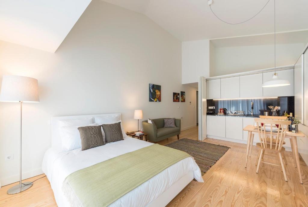 Bright Downtown Apartment — Hotel in Porto