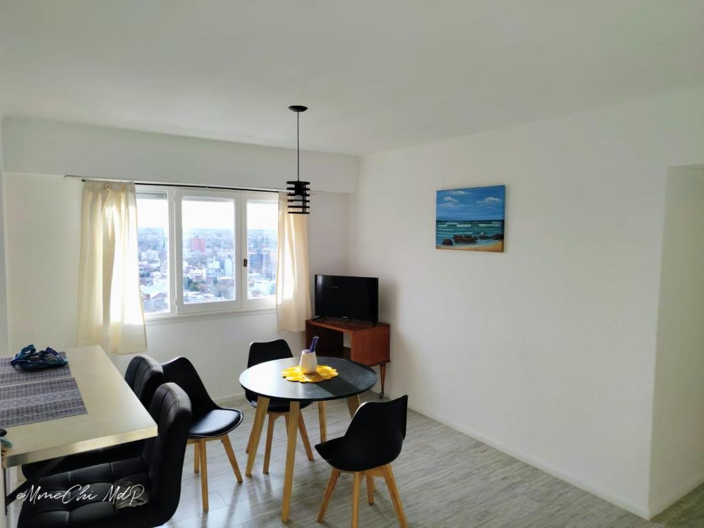 Impecable y amplio Zona Polideportivo y Hospital Privado - 2