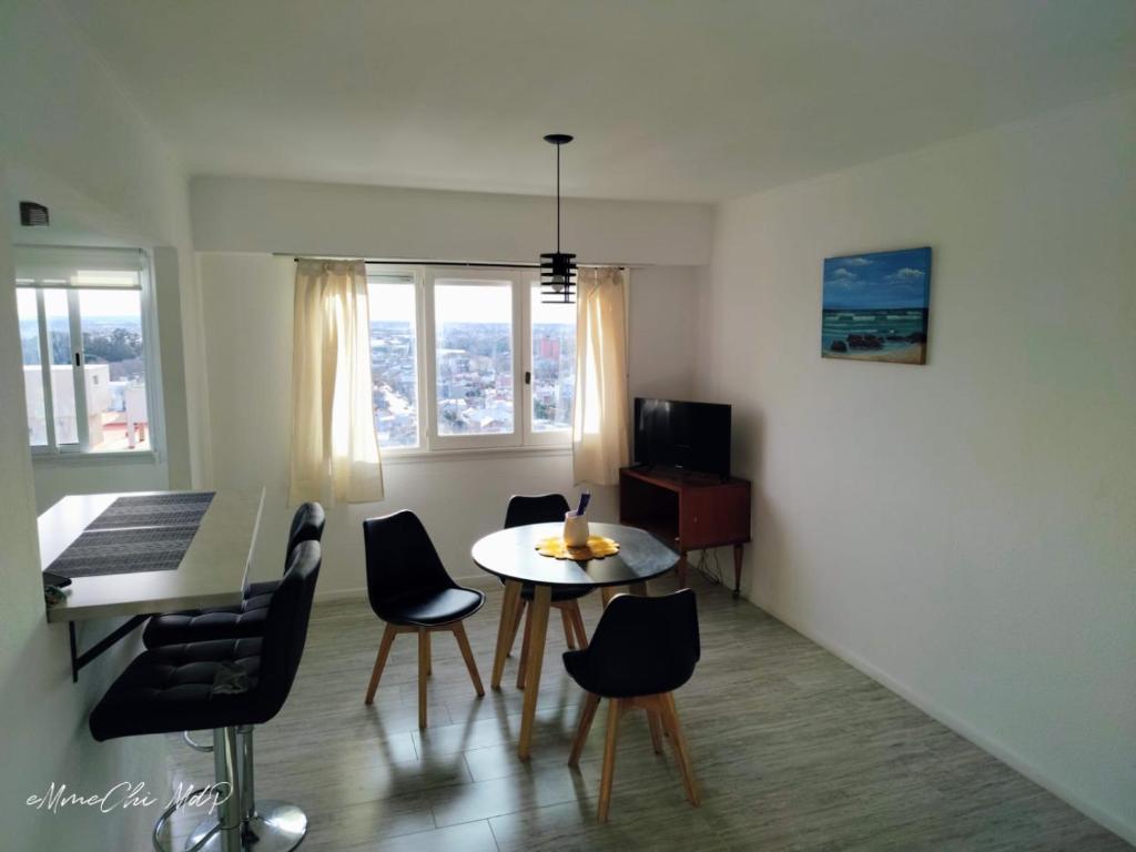 Impecable y amplio Zona Polideportivo y Hospital Privado - 1