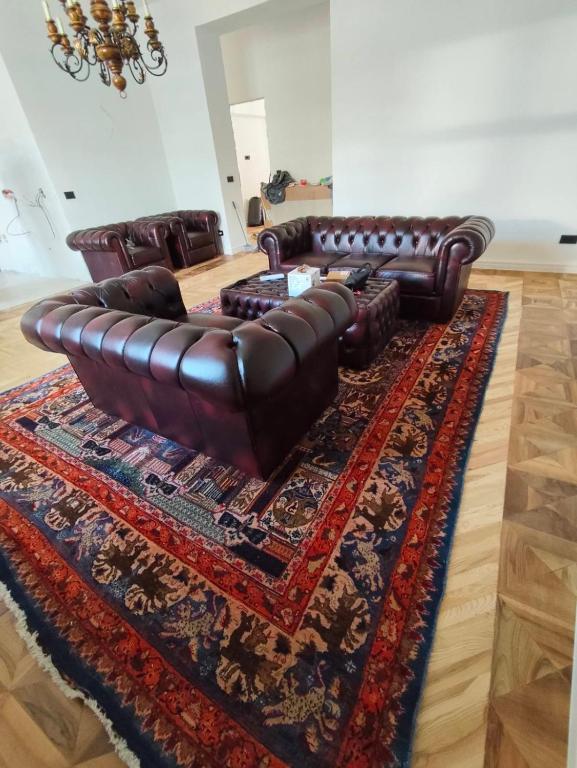 Gallery 5 - 2