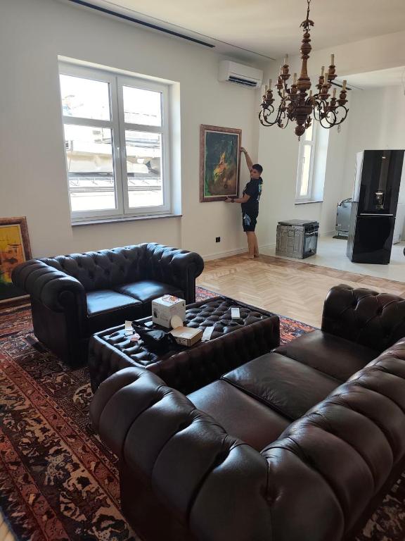 Gallery 5 - 4