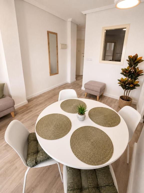 Cabo Roig 2 bed apartment with sea views - 4