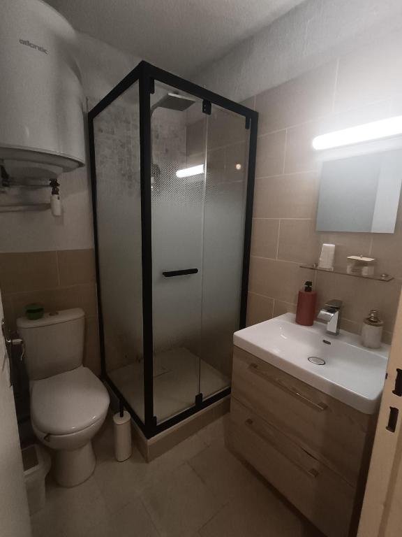 studio Nimes capouchiné parking et balcon proche centre - 4